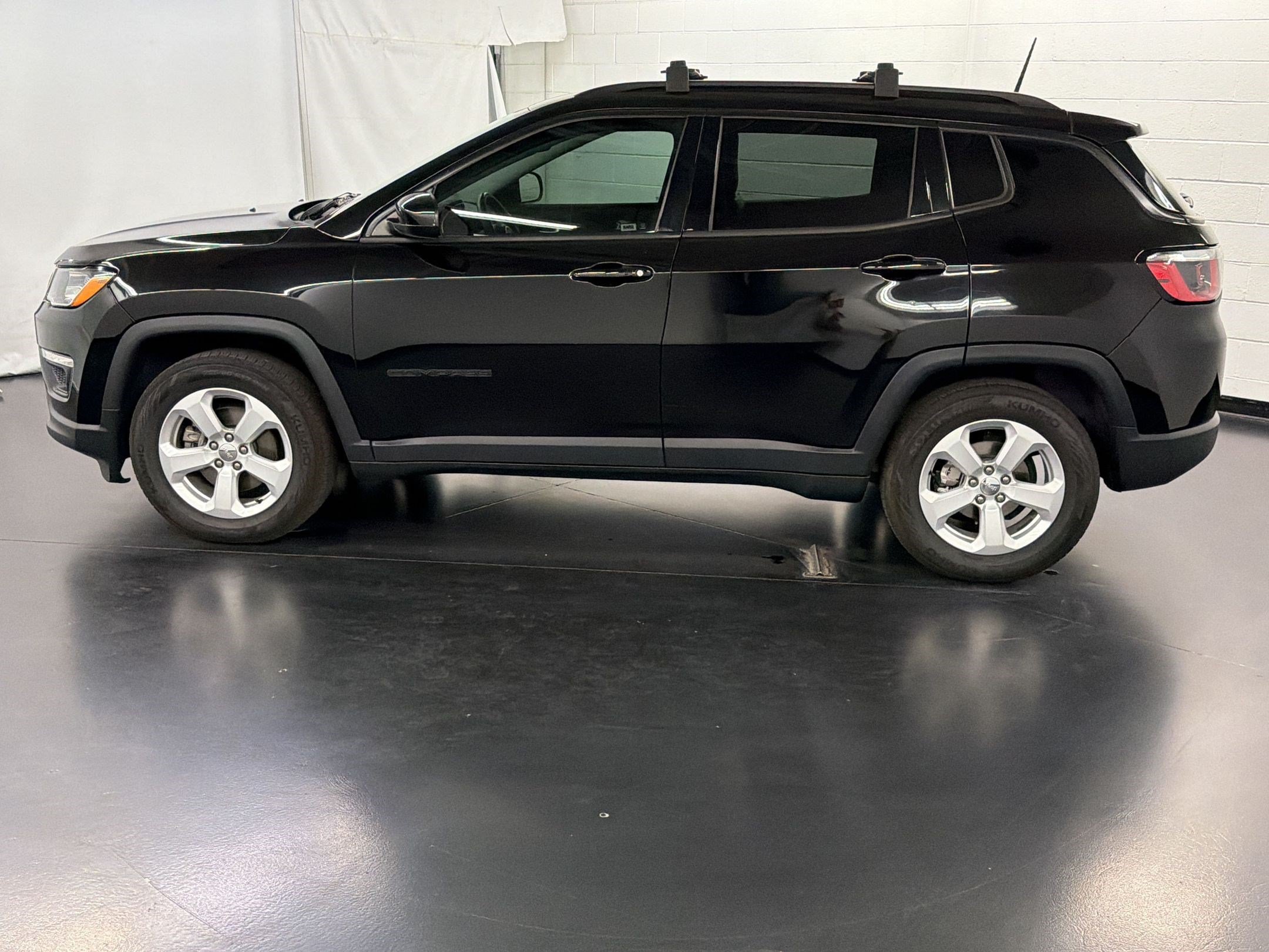Used 2017 Jeep Compass Latitude w/ Safe & Security Group FWD image 2
