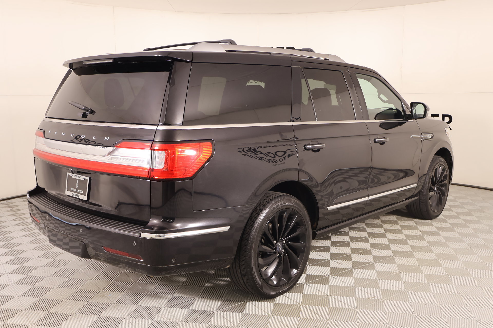 Used 2020 Lincoln Navigator Reserve w/ Equipment Group 208A Reserve AWD/4WD image 23