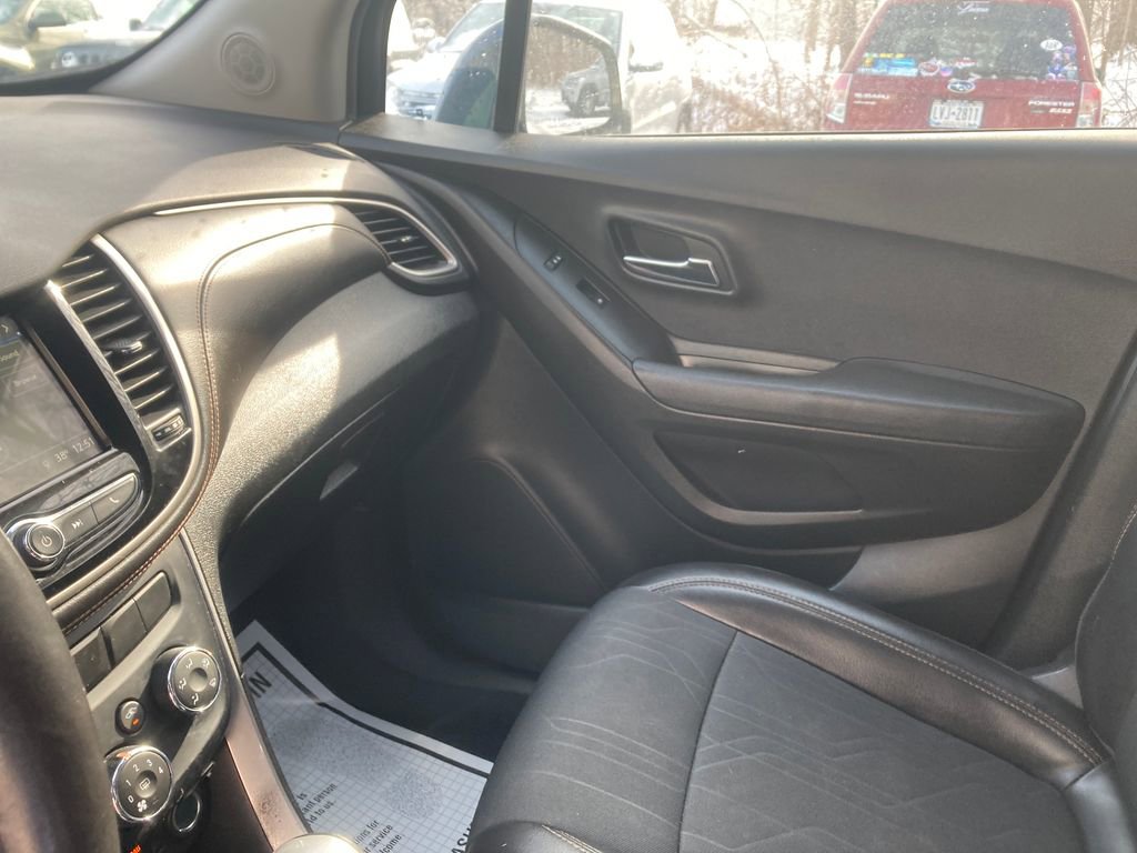 Used 2019 Chevrolet Trax LT w/ LT Convenience Package image 16