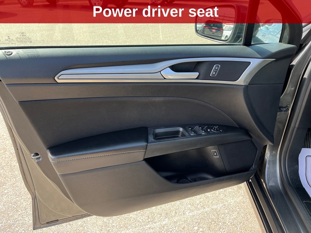 Used 2020 Ford Fusion SE FWD image 12