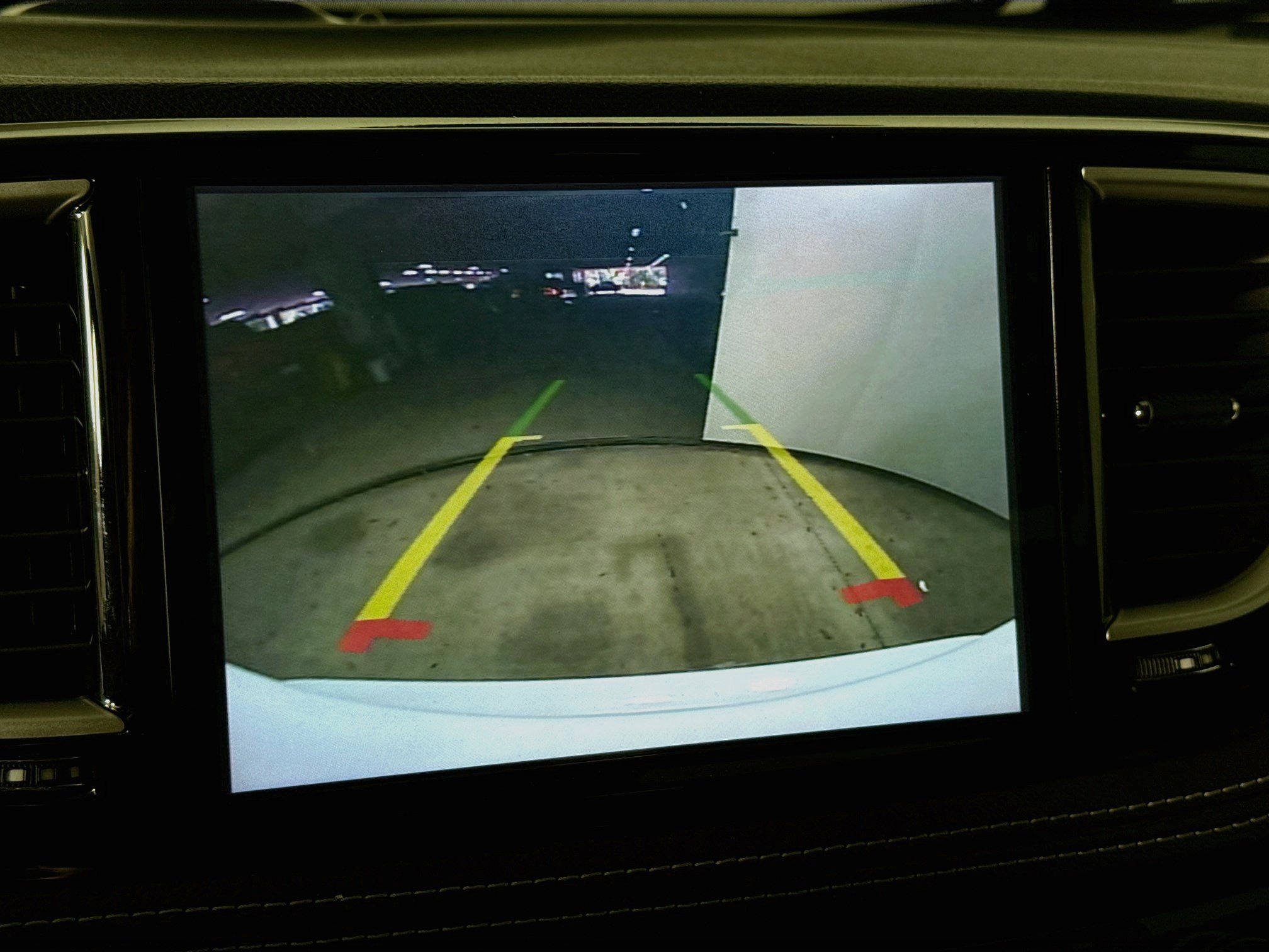 Used 2024 Chrysler Pacifica Limited FWD image 16