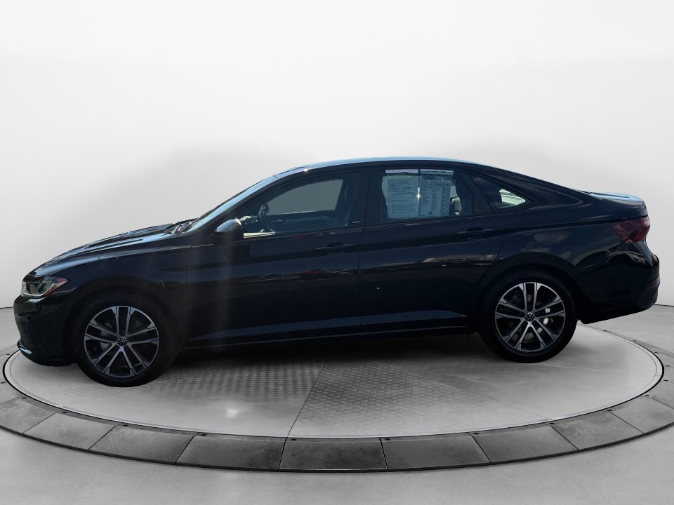 Used 2026 Volkswagen Jetta Sport FWD image 4