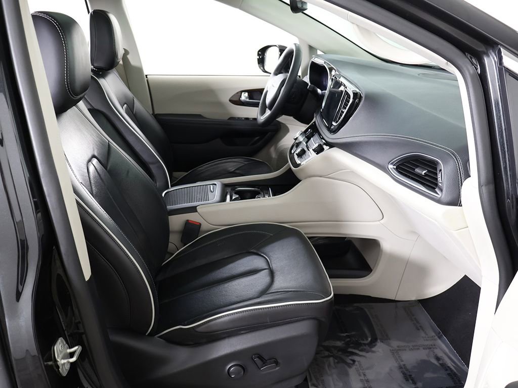 Used 2023 Chrysler Pacifica Limited FWD image 33