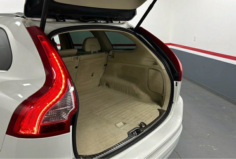 Used 2016 Volvo XC60 T5 Premier image 15
