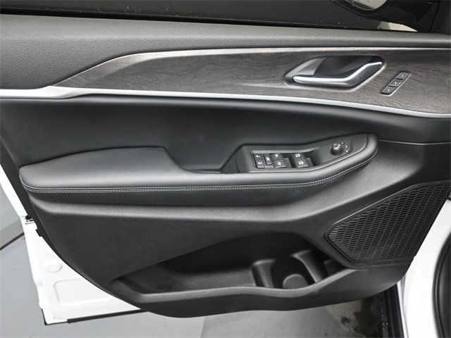 New 2025 Jeep Grand Cherokee Limited w/ Black Appearance Package image 20