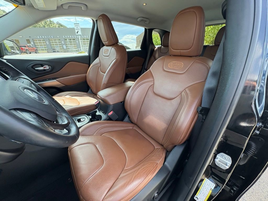 Used 2019 Jeep Cherokee Overland w/ Trailer Tow Group AWD/4WD image 15