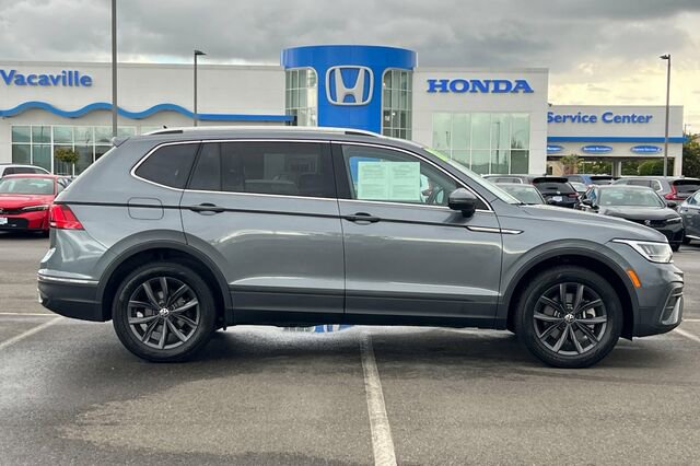 Certified 2022 Volkswagen Tiguan SE FWD image 3