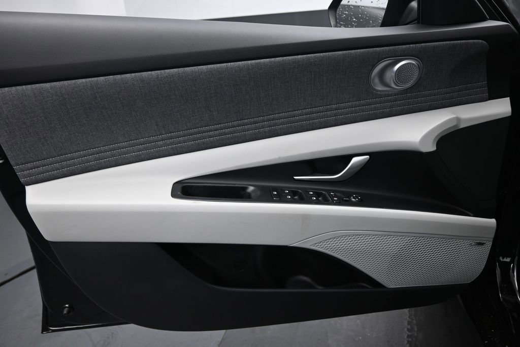 New 2026 Hyundai Elantra Limited FWD image 22
