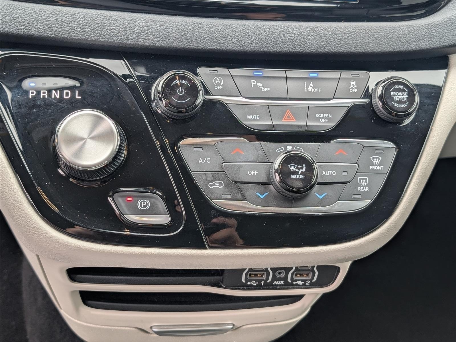 Used 2023 Chrysler Pacifica Touring-L FWD image 26