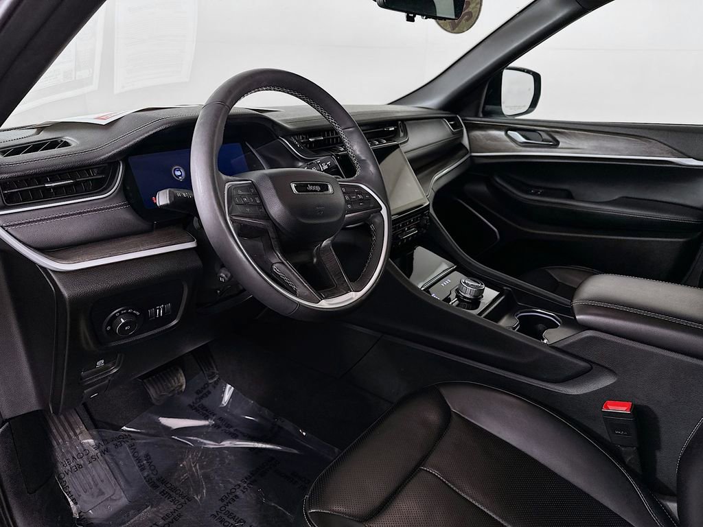 Certified 2025 Jeep Grand Cherokee Limited w/ Luxury Tech Group II image 17