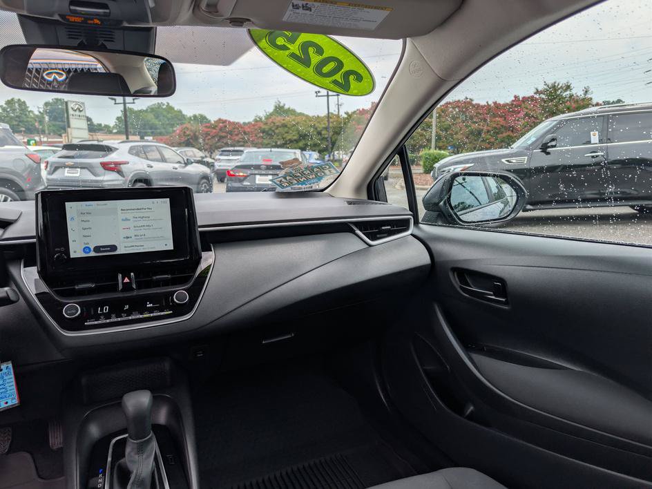 Used 2025 Toyota Corolla LE FWD image 12