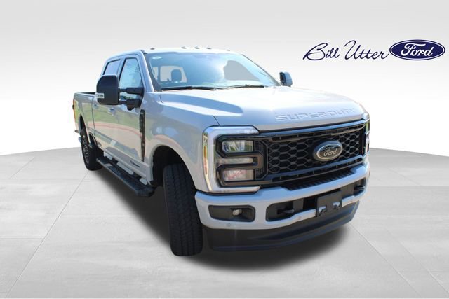 New 2026 Ford F250 Lariat w/ Black Appearance Package image 2