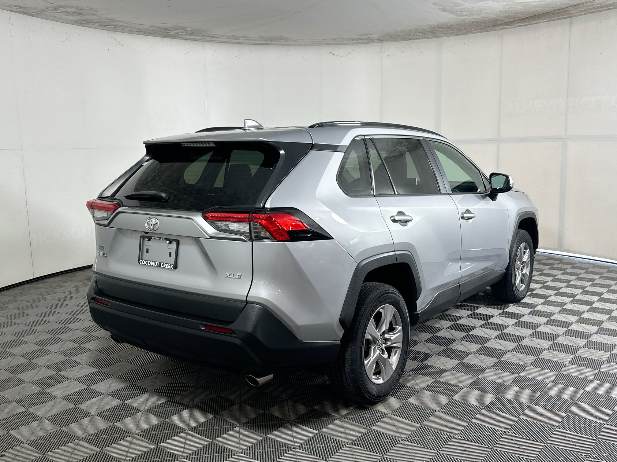 Used 2023 Toyota RAV4 XLE FWD image 3