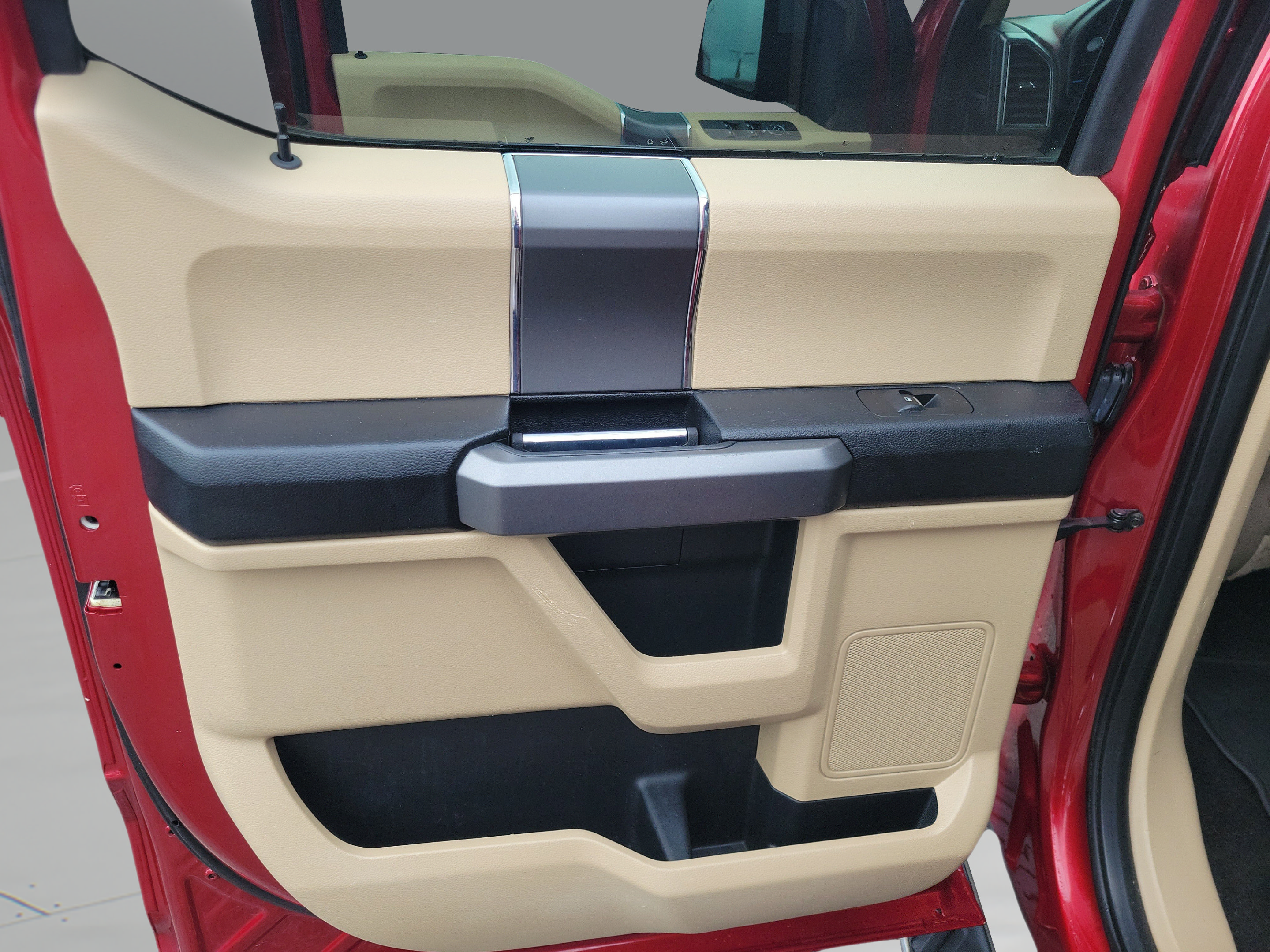 Used 2018 Ford F150 XLT w/ Equipment Group 302A Luxury AWD/4WD image 11