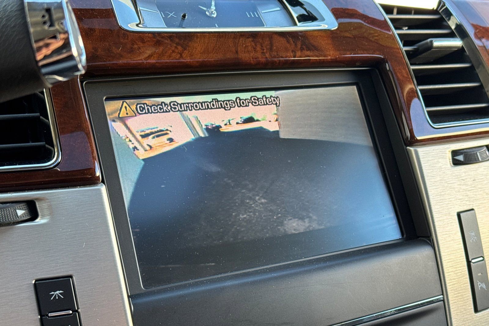Used 2011 Cadillac Escalade ESV Platinum image 26