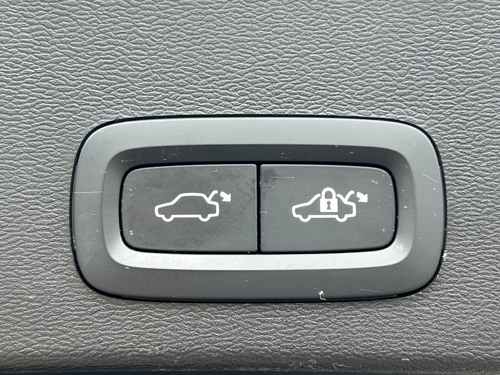Used 2023 Volvo XC40 Recharge Ultimate AWD/4WD image 43