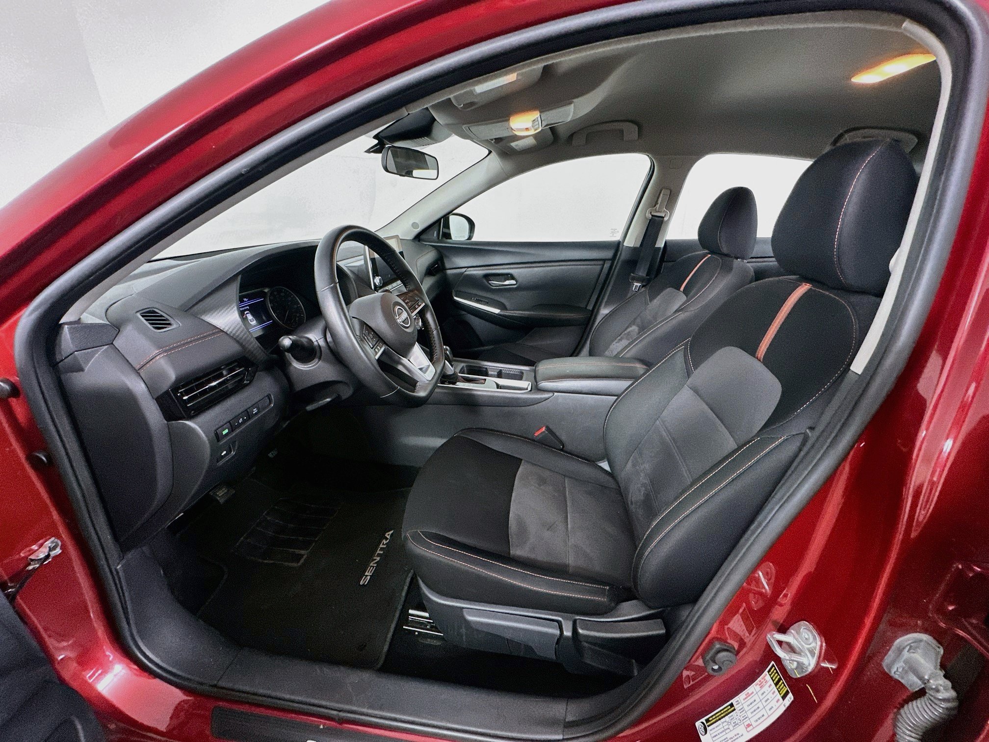 Used 2025 Nissan Sentra SR FWD image 13