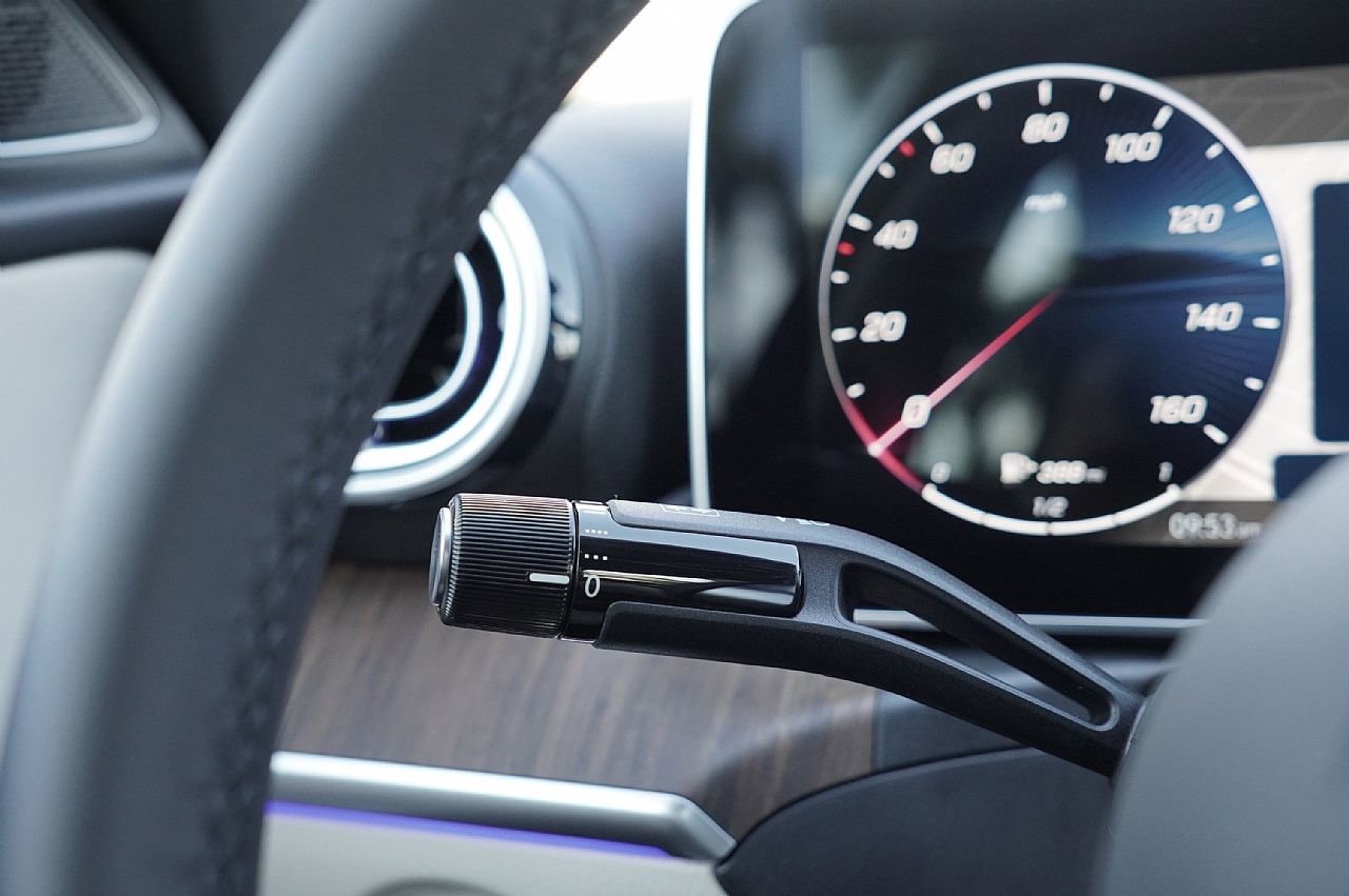 New 2025 Mercedes-Benz C 300 Sedan image 21