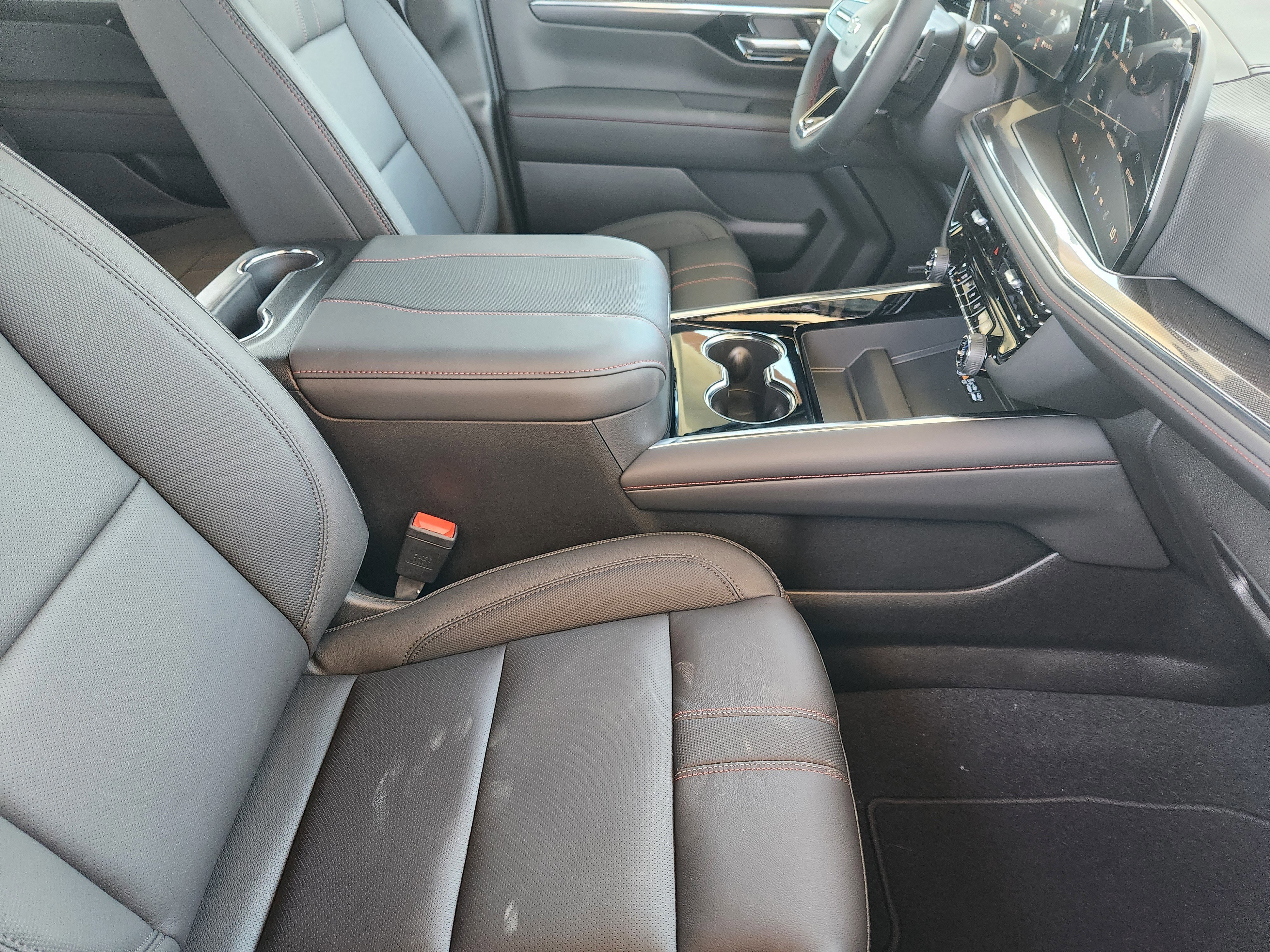 New 2026 Chevrolet Suburban RST w/ RST Capability Package image 11