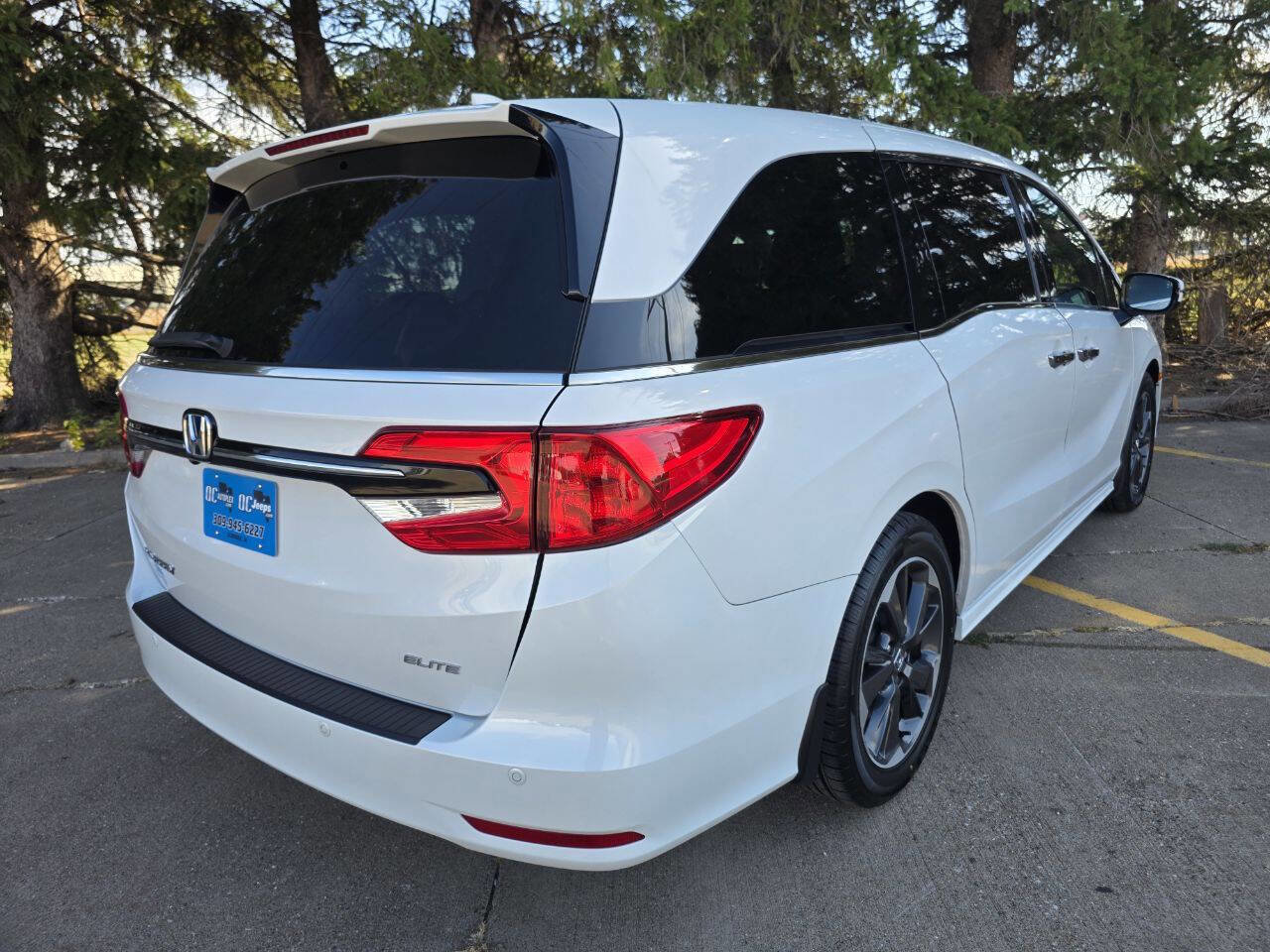 Used 2023 Honda Odyssey Elite image 6