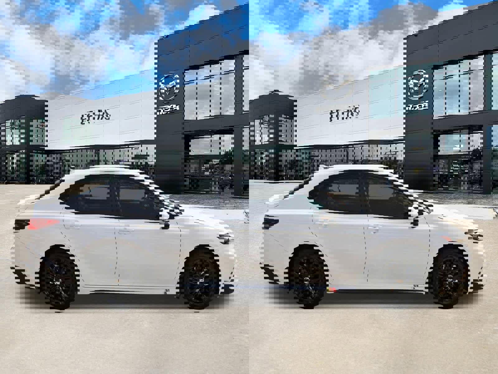 Used 2025 Toyota Camry SE w/ Convenience Package image 5