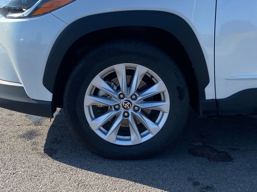 Used 2022 Toyota Corolla Cross LE w/ Moonroof Package image 30