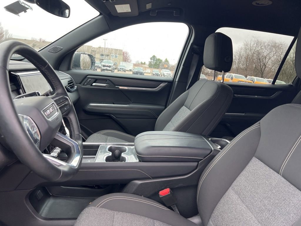 Used 2025 GMC Acadia Elevation image 13