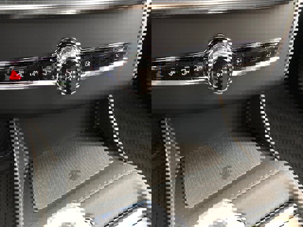 New 2026 Volvo XC90 T8 Plus w/ Protection Package Premier image 31