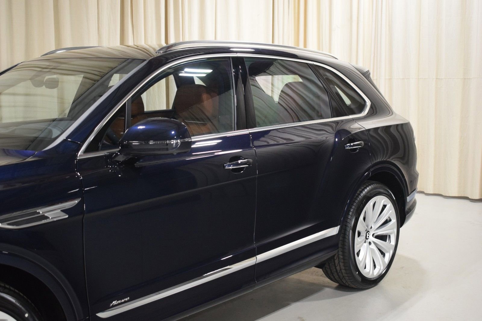 New 2026 Bentley Bentayga AWD/4WD image 8