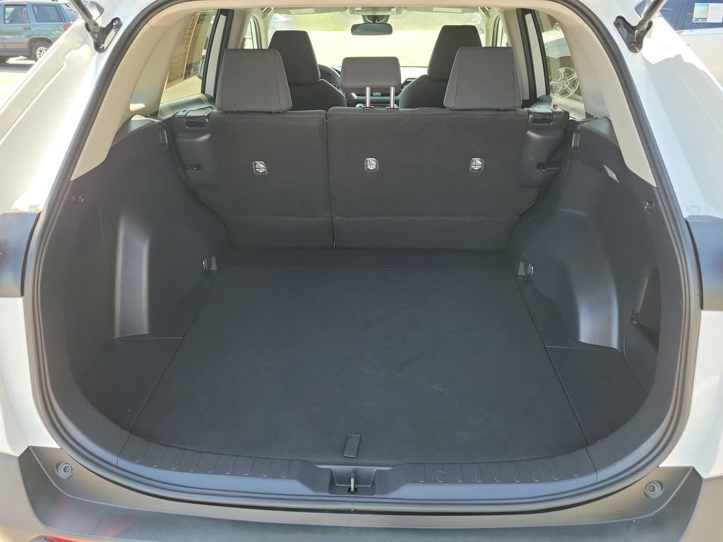 Used 2021 Toyota RAV4 LE image 35