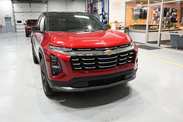 New 2026 Chevrolet Equinox LT w/ Convenience Package II image 3