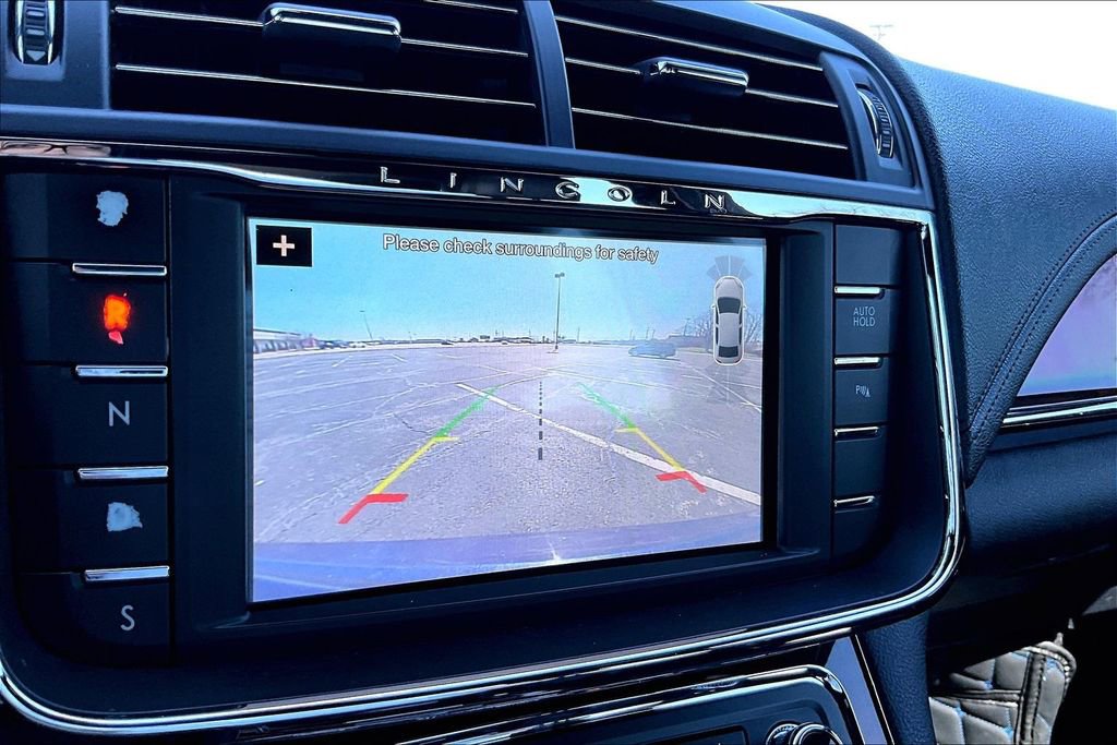 Used 2017 Lincoln Continental Select image 21