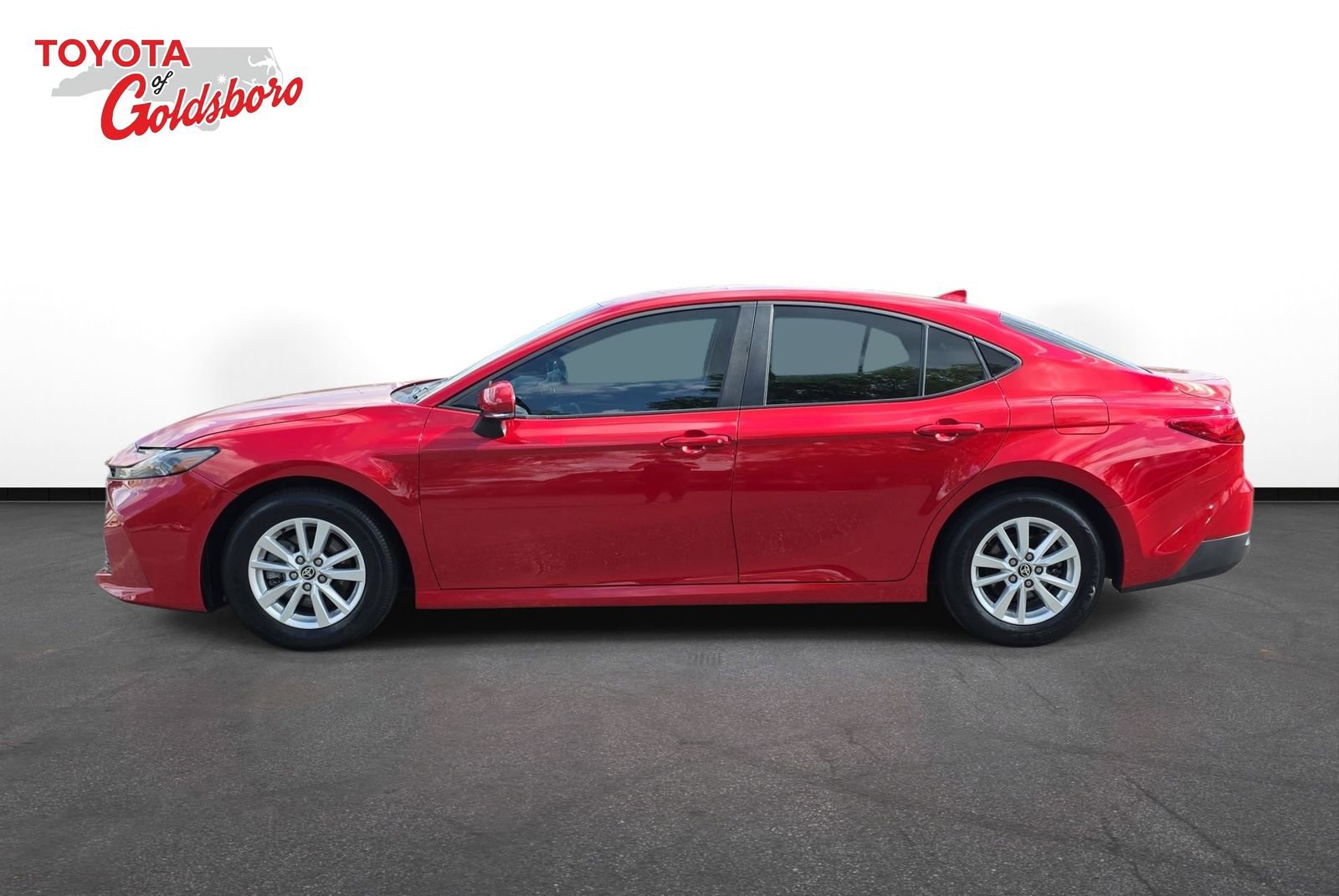 Used 2025 Toyota Camry LE image 8