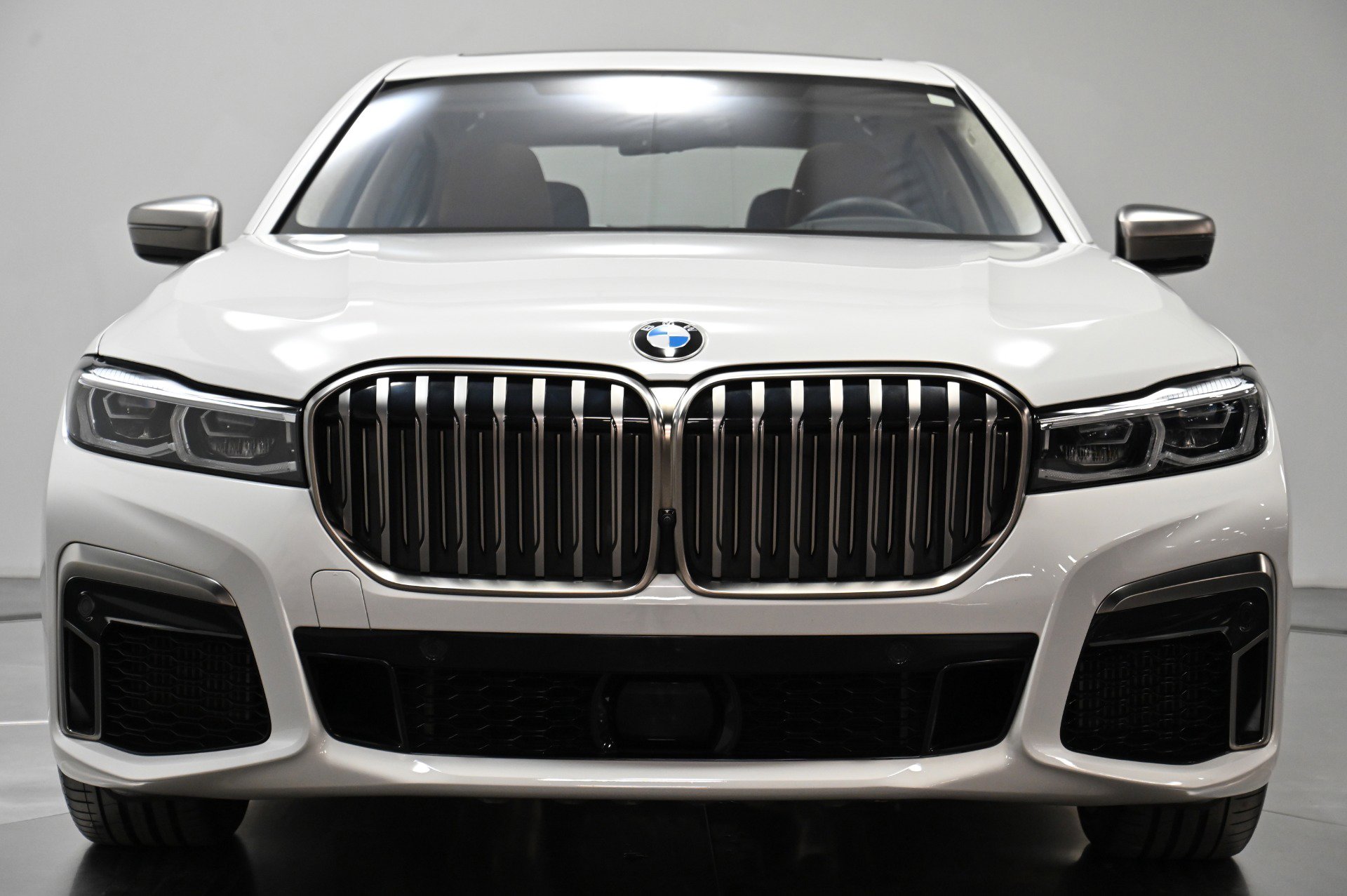 Used 2022 BMW M760i xDrive w/ Luxury Rear Seating Package image 18