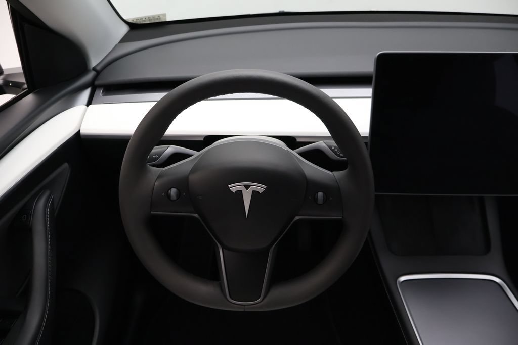 Used 2025 Tesla Model Y Long Range RWD image 23