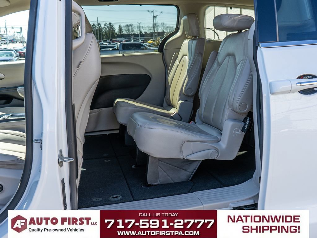 Used 2021 Chrysler Pacifica Touring-L FWD image 11