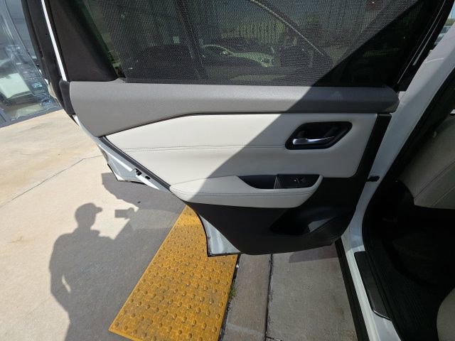 Used 2023 Nissan Rogue SL w/ SL Premium Package image 23