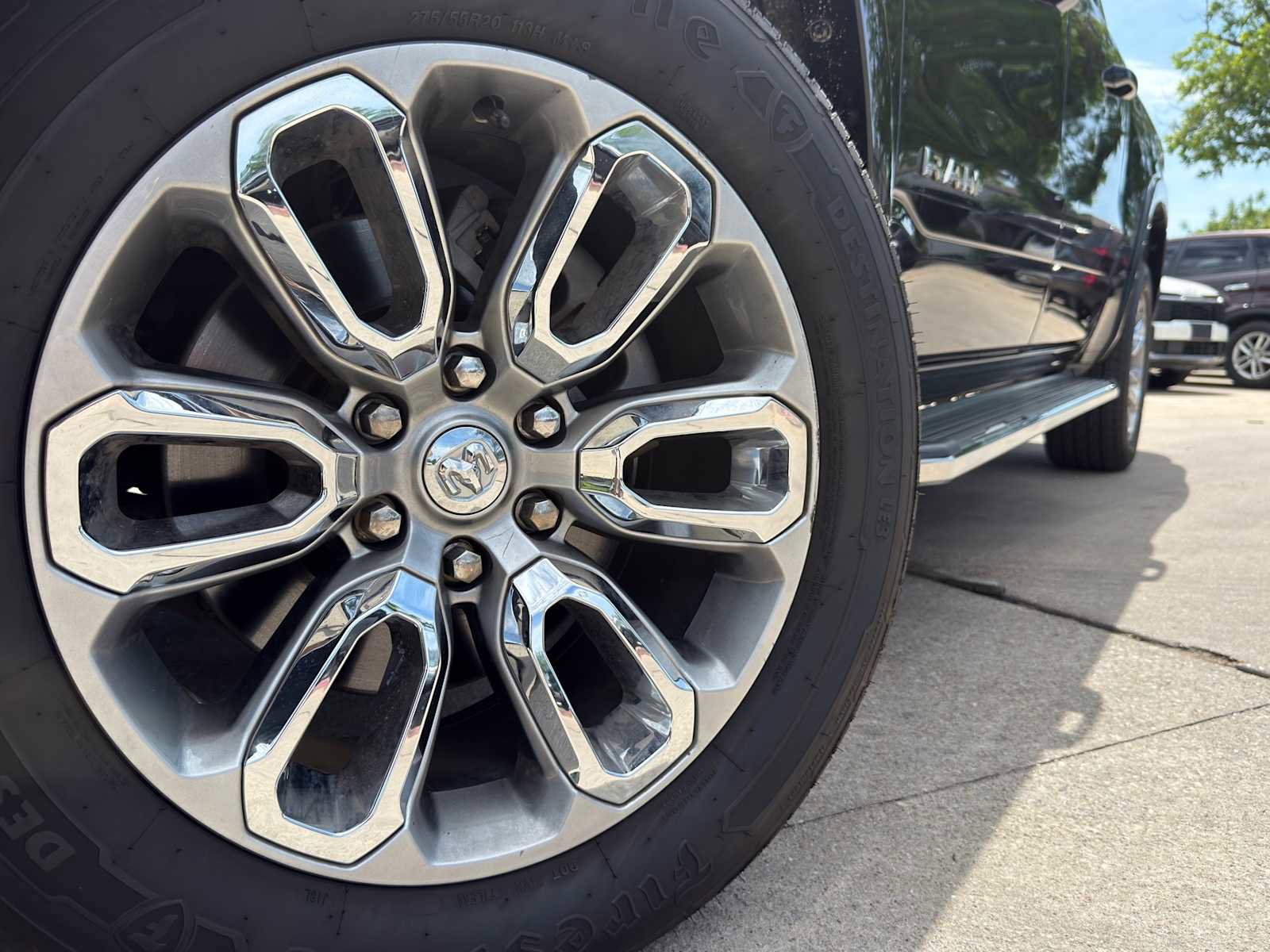 Used 2020 RAM 1500 Laramie w/ Sport Appearance Package AWD/4WD image 5