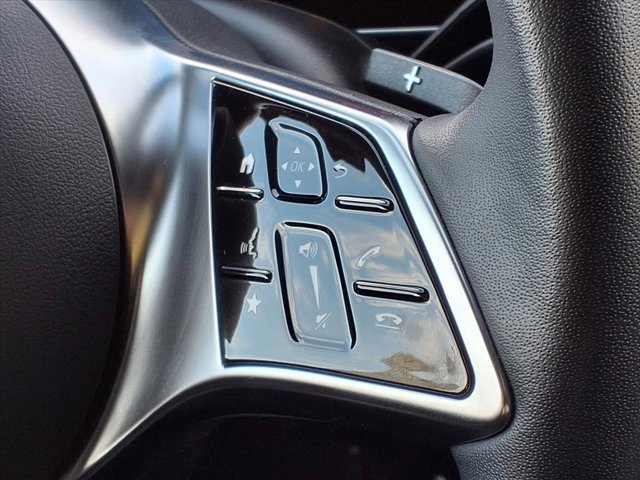 Used 2025 Mercedes-Benz GLC 300 image 11