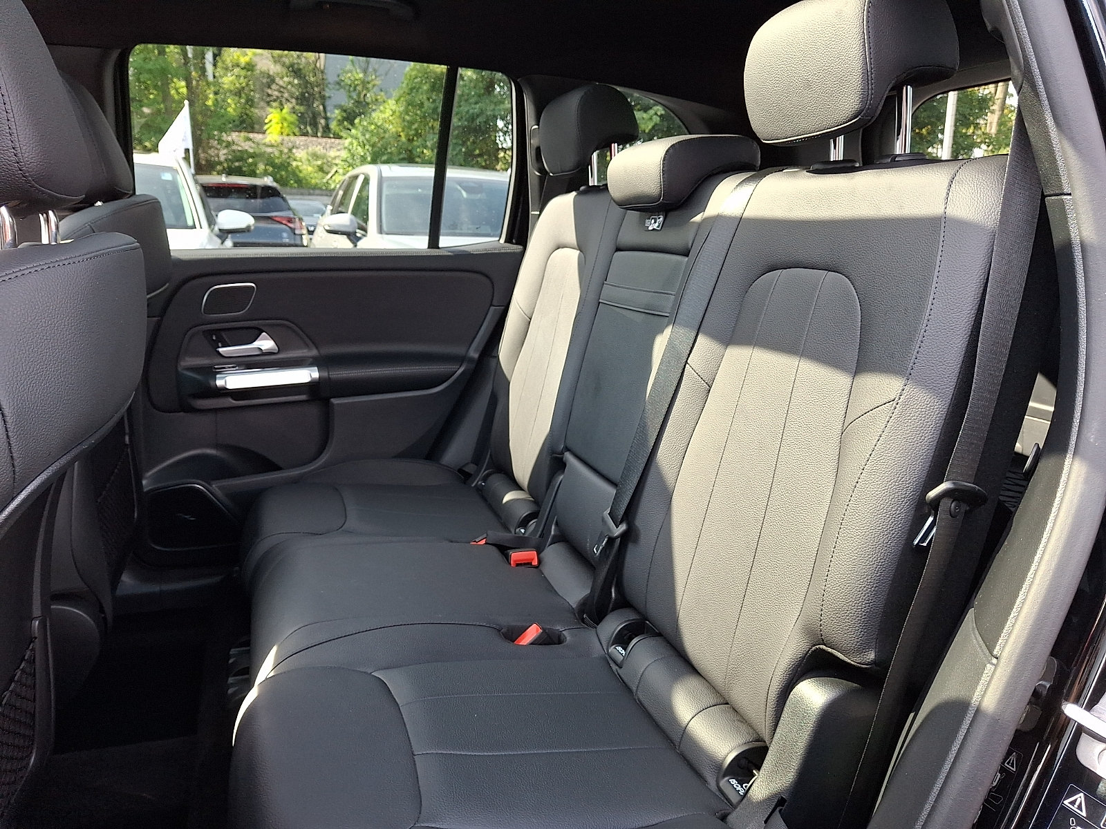 Used 2024 Mercedes-Benz GLB 250 4MATIC image 9