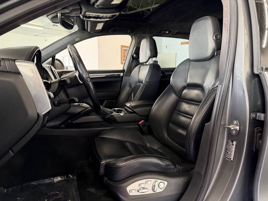 Used 2014 Porsche Cayenne Turbo S AWD/4WD image 14