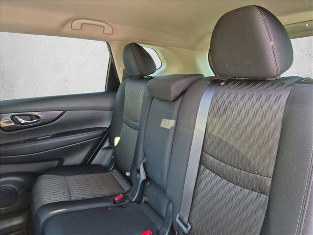 Used 2018 Nissan Rogue SV w/ Premium Package FWD image 19