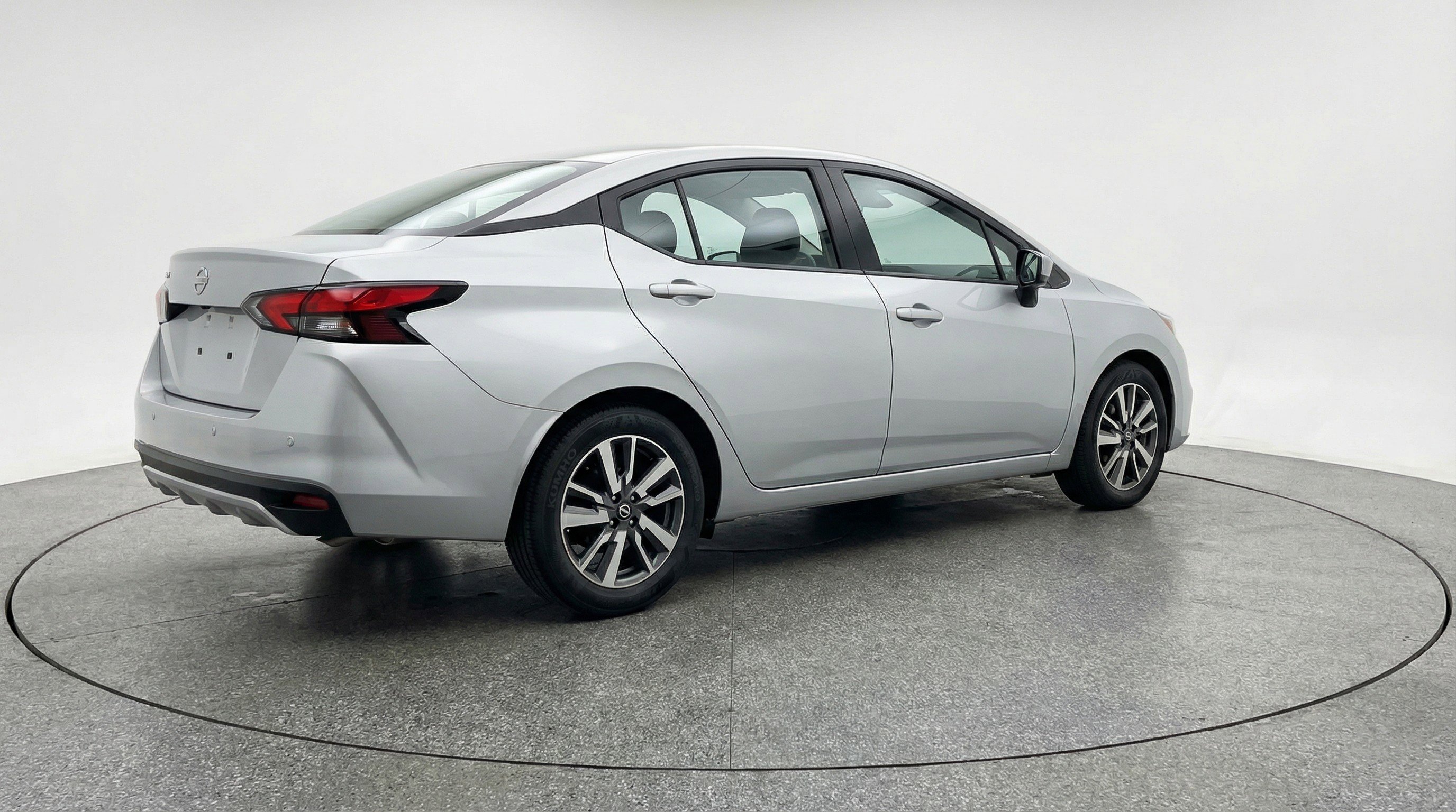 Used 2025 Nissan Versa SV FWD image 9