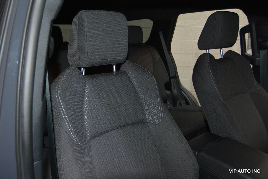 Used 2025 Toyota 4Runner SR5 AWD/4WD image 18