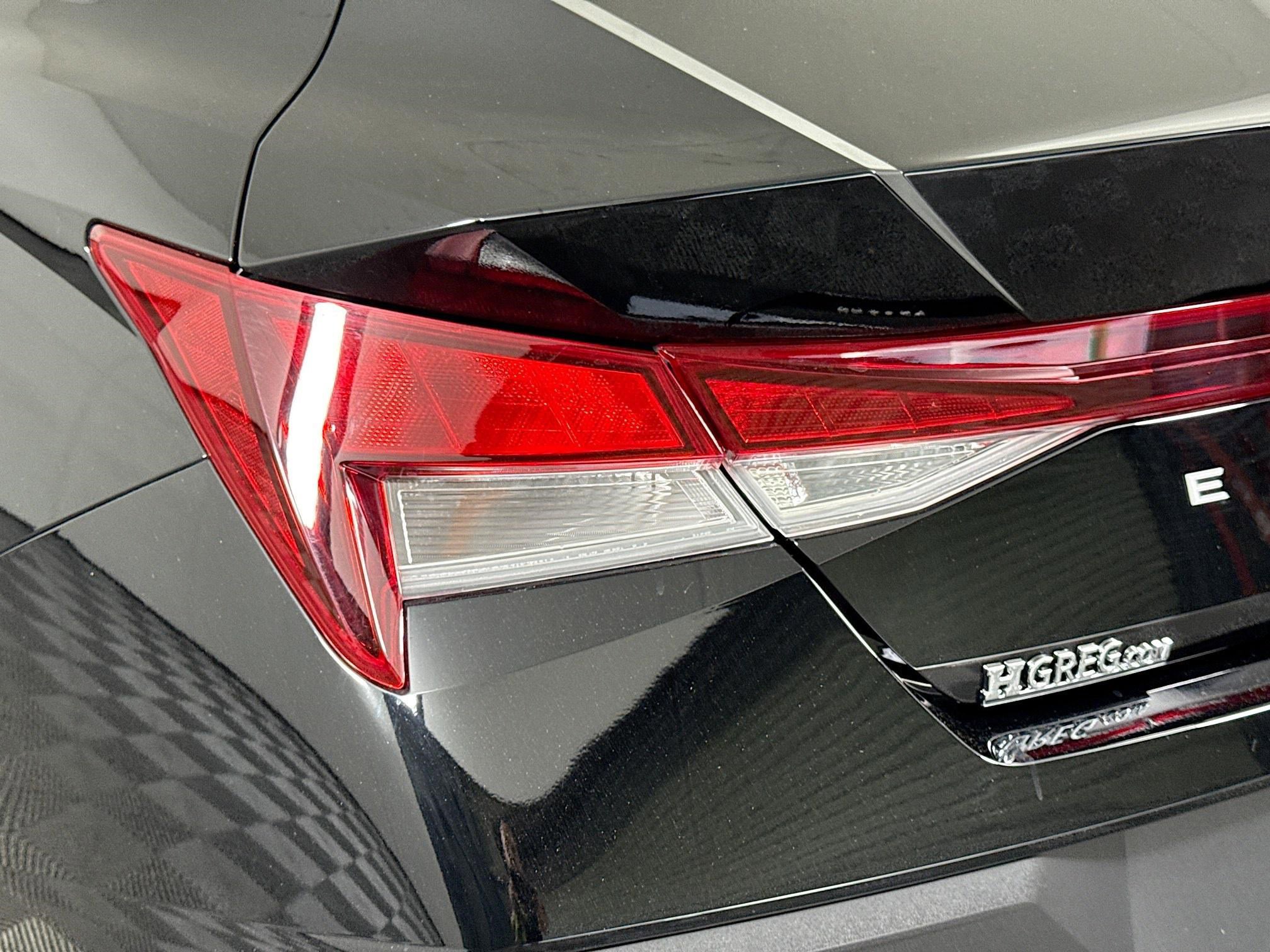 Used 2025 Hyundai Elantra SE image 35