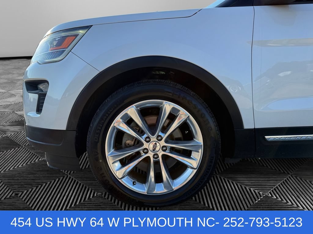 Used 2019 Ford Explorer XLT w/ Equipment Group 202A FWD image 14