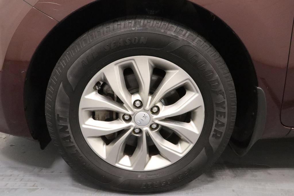 Used 2019 Kia Sedona LX FWD image 21