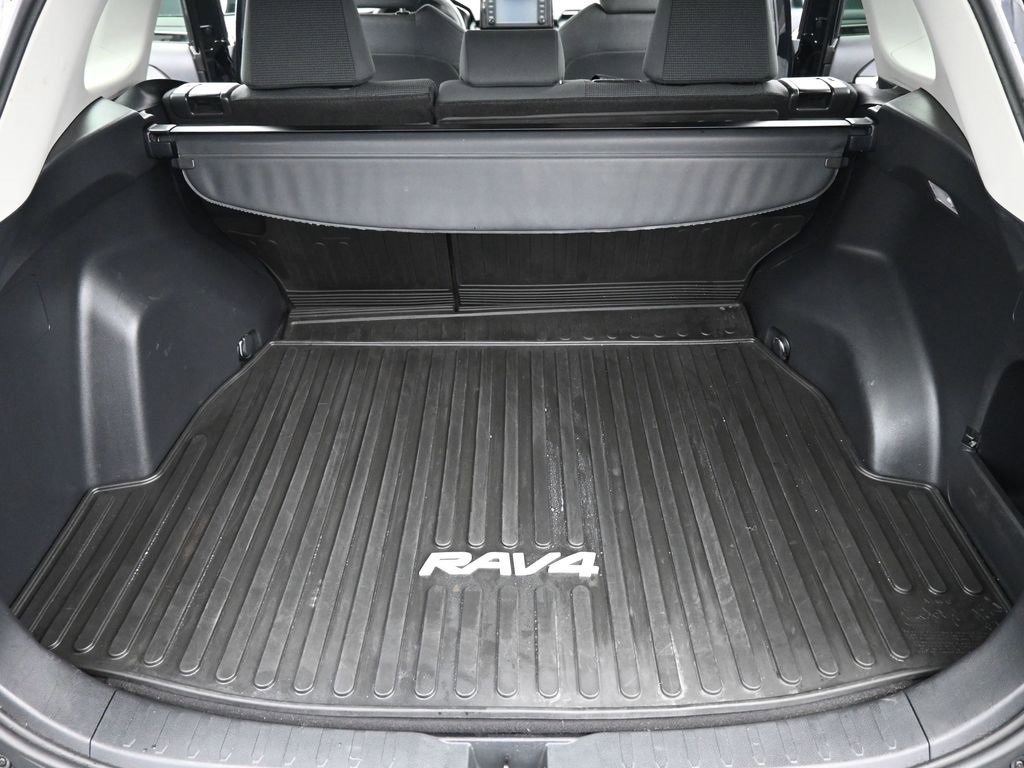 Used 2019 Toyota RAV4 LE image 15