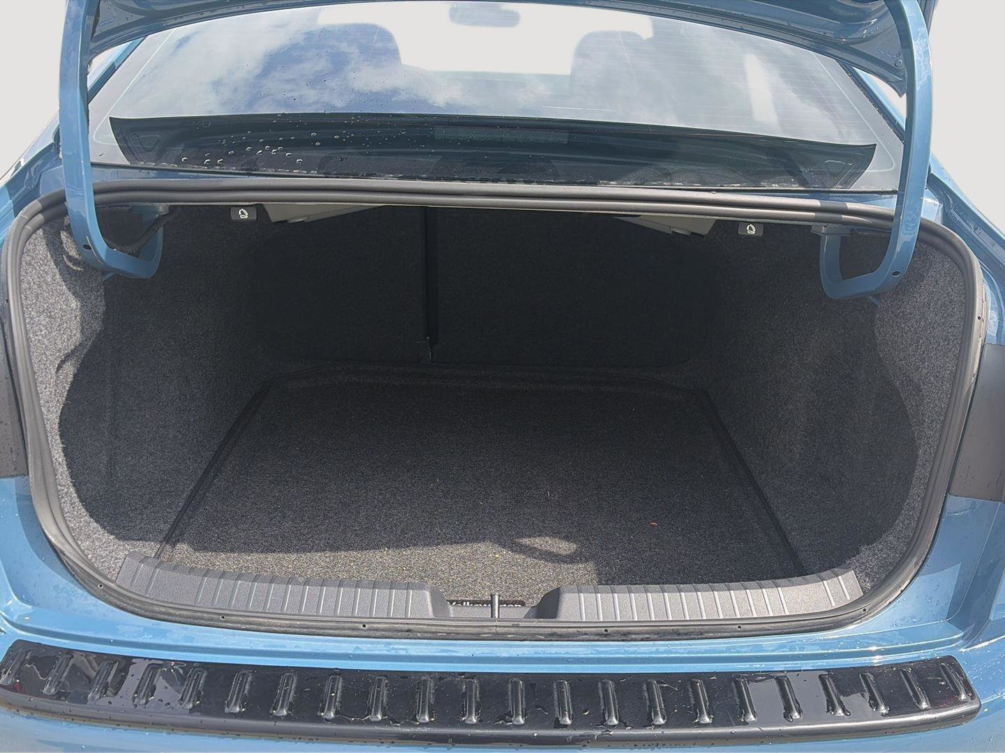 Used 2025 Volkswagen Jetta GLI Autobahn FWD image 12