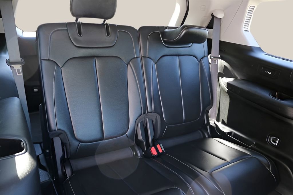 Used 2022 Jeep Grand Cherokee L Limited RWD image 19